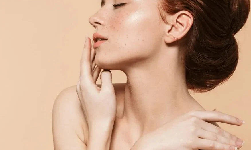 Silk pillowcase for common skin conditions including eczema and acne