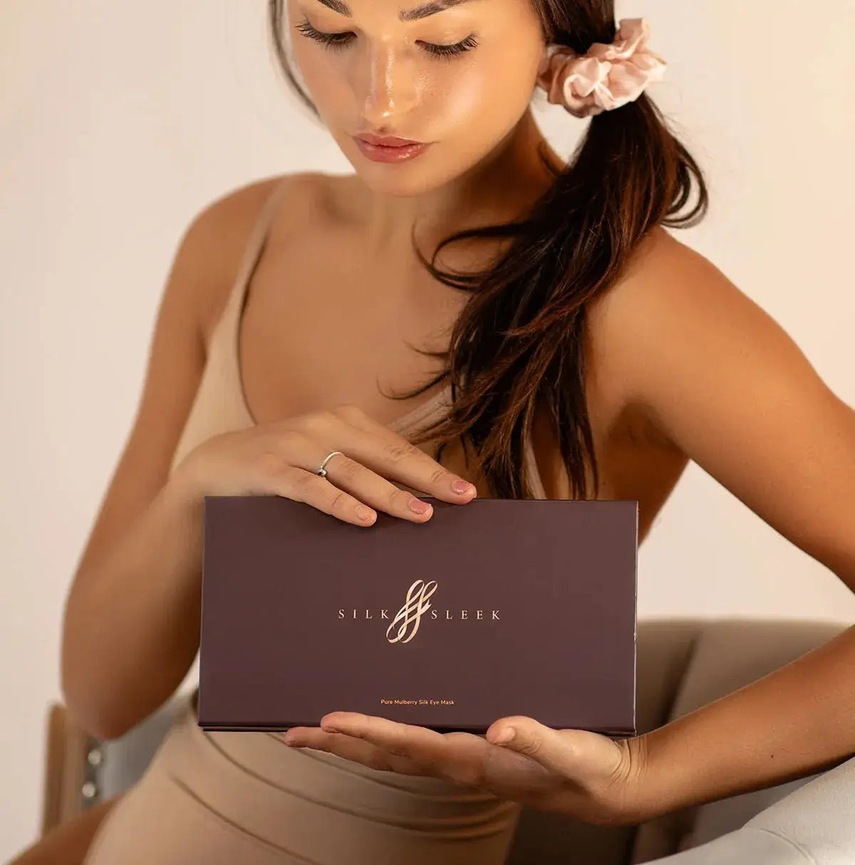 SilkSleek Mulberry Silk Eye Mask Gift Box Packaging